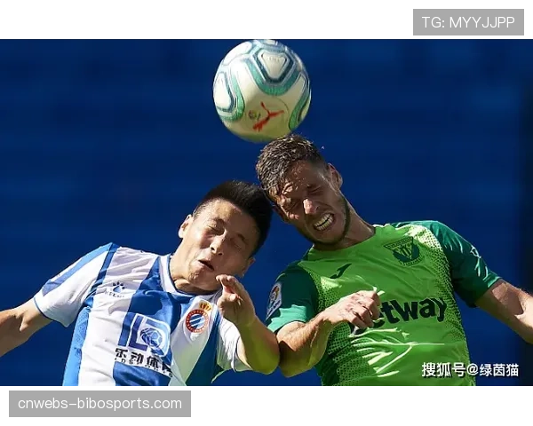 西班牙人队训练开放日，主帅演练五后卫阵型应对强大对手